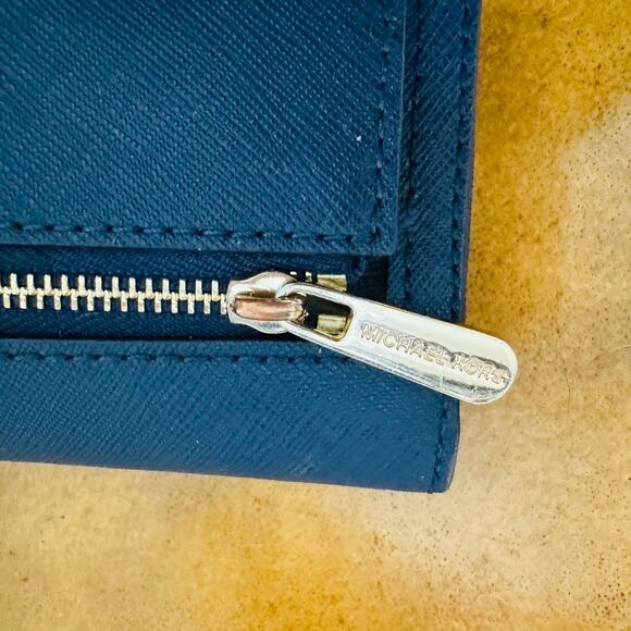 Michael Kors Jet Set Travel Large Leather Trifold Navy Blue Wallet - Picture 3 of 7